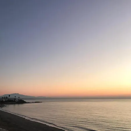 Magnificent Front Sea Views Lejlighed